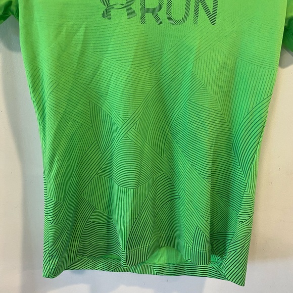 Women’s Under Armour v-neck running top! - Picture 4 of 8